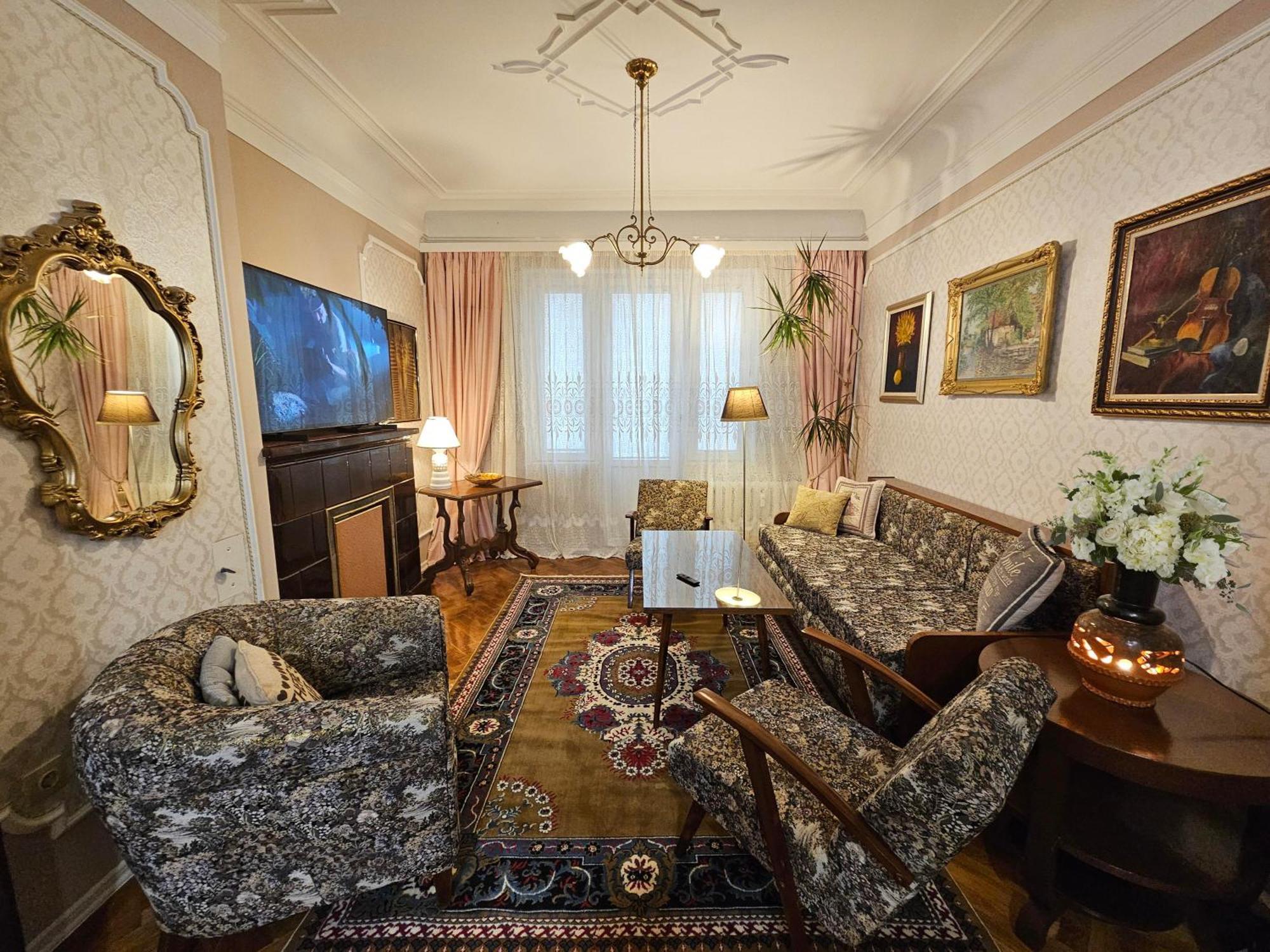 Alex Place-central Apartment *